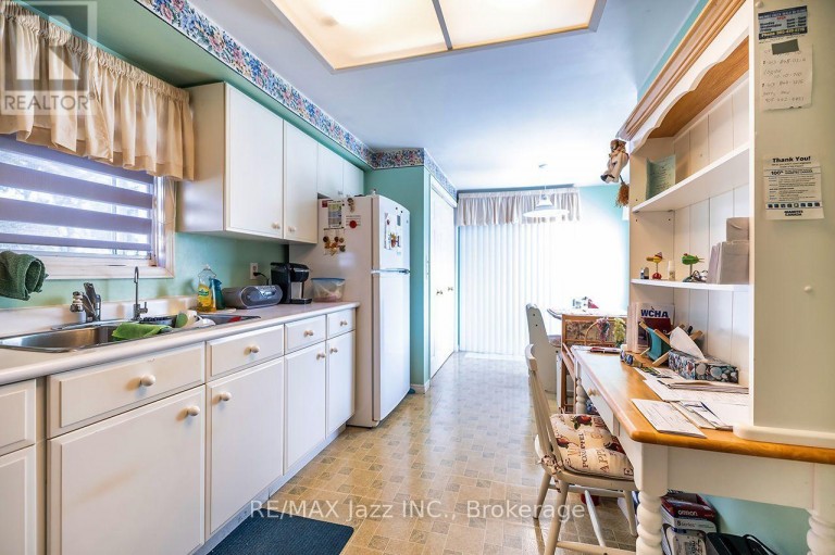 5 KING COURT, Clarington (Newcastle), Ontario, L1B1L7