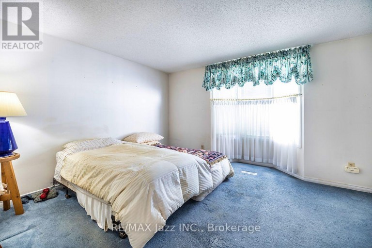 5 KING COURT, Clarington (Newcastle), Ontario, L1B1L7