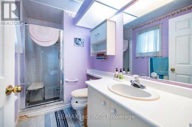 5 KING COURT Clarington (Newcastle) Ontario photo 18