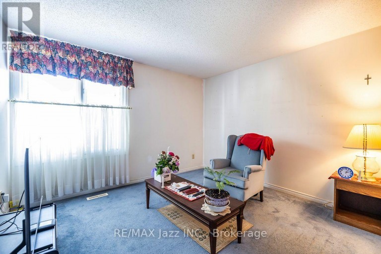5 KING COURT, Clarington (Newcastle), Ontario, L1B1L7