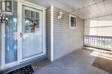 5 KING COURT Clarington (Newcastle) Ontario photo 5
