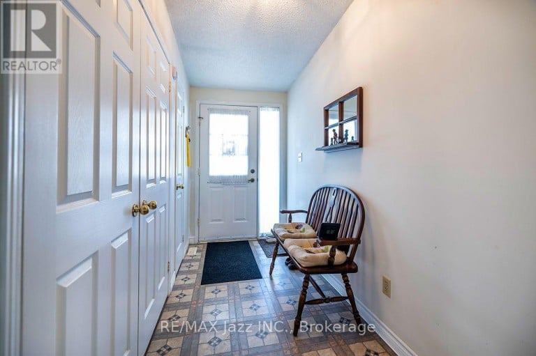 5 KING COURT, Clarington (Newcastle), Ontario, L1B1L7