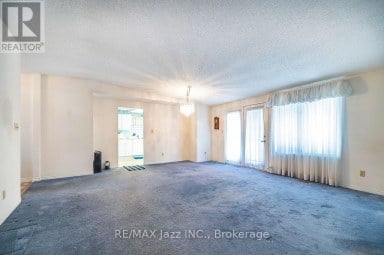 5 KING COURT Clarington (Newcastle) Ontario photo 8