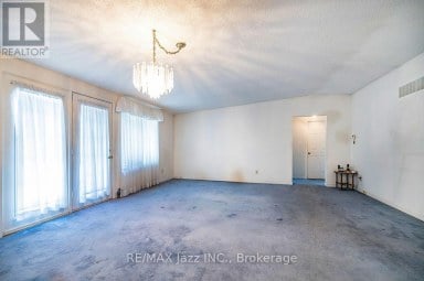 5 KING COURT Clarington (Newcastle) Ontario photo 9