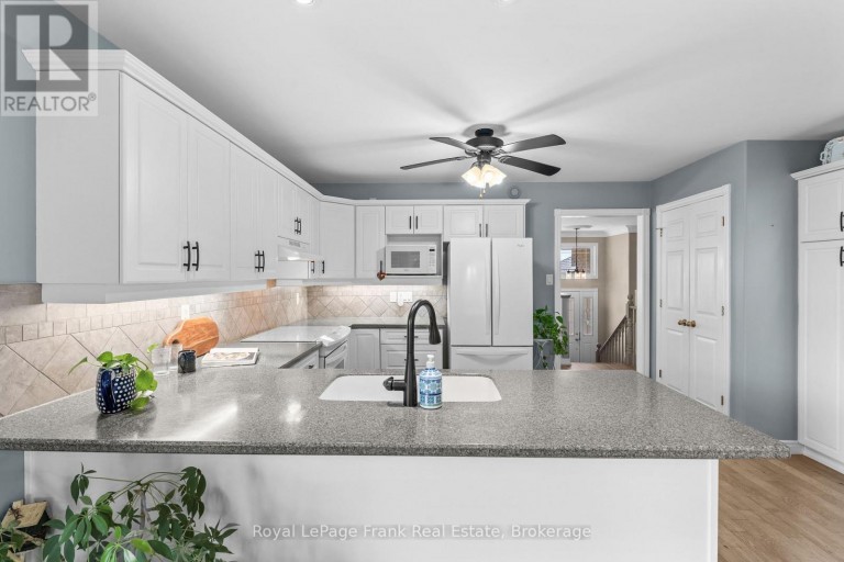 18 MATTHEWS COURT, Peterborough (Monaghan Ward 2), Ontario, K9K2S8