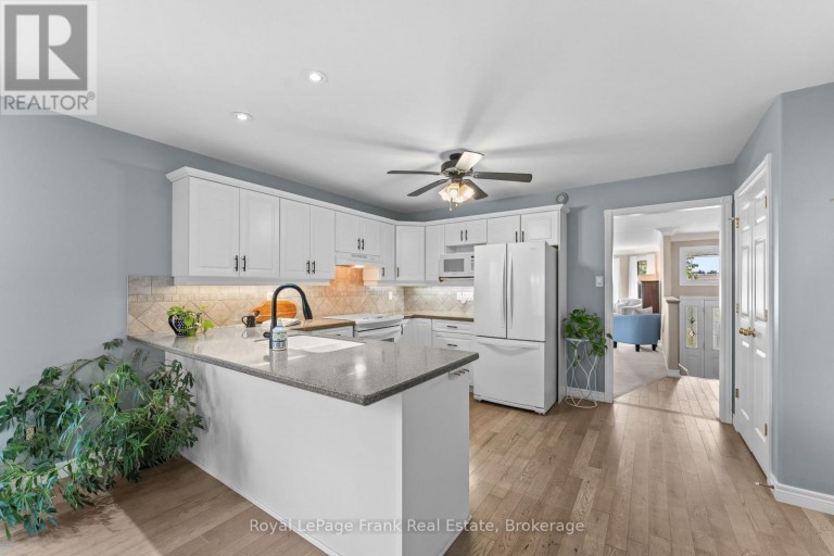18 MATTHEWS COURT, Peterborough (Monaghan Ward 2), Ontario, K9K2S8