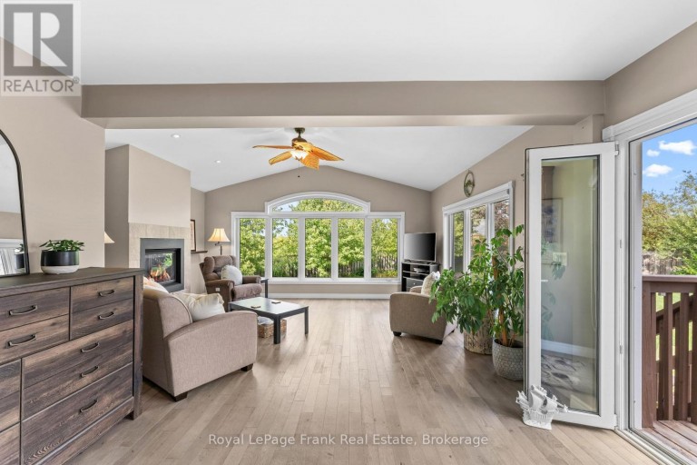 18 MATTHEWS COURT, Peterborough (Monaghan Ward 2), Ontario, K9K2S8