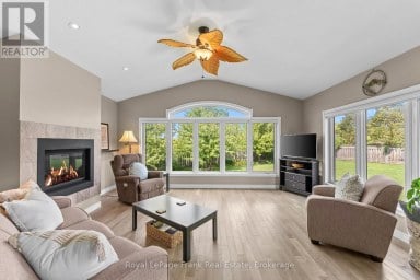 18 MATTHEWS COURT Peterborough (Monaghan Ward 2) Ontario photo 17
