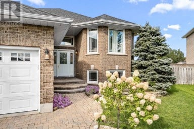 18 MATTHEWS COURT Peterborough (Monaghan Ward 2) Ontario photo 2