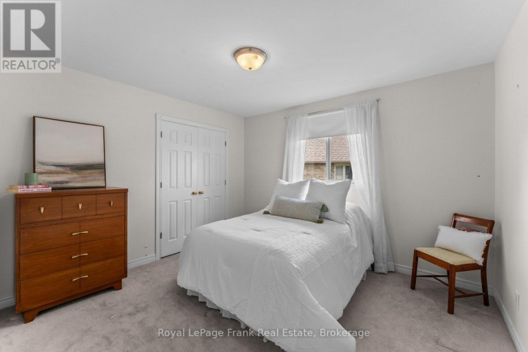 18 MATTHEWS COURT, Peterborough (Monaghan Ward 2), Ontario, K9K2S8