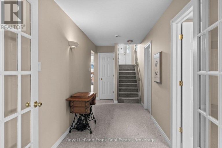 18 MATTHEWS COURT, Peterborough (Monaghan Ward 2), Ontario, K9K2S8