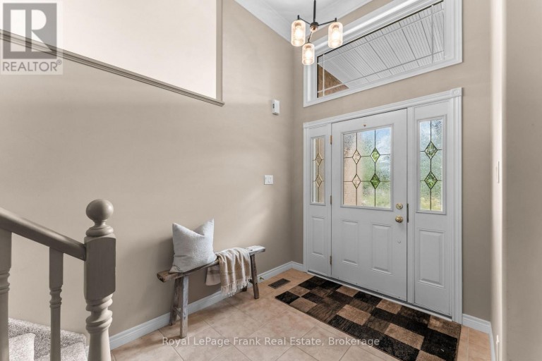 18 MATTHEWS COURT, Peterborough (Monaghan Ward 2), Ontario, K9K2S8