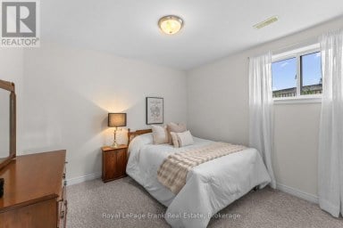 18 MATTHEWS COURT Peterborough (Monaghan Ward 2) Ontario photo 30
