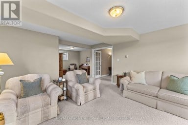 18 MATTHEWS COURT Peterborough (Monaghan Ward 2) Ontario photo 36