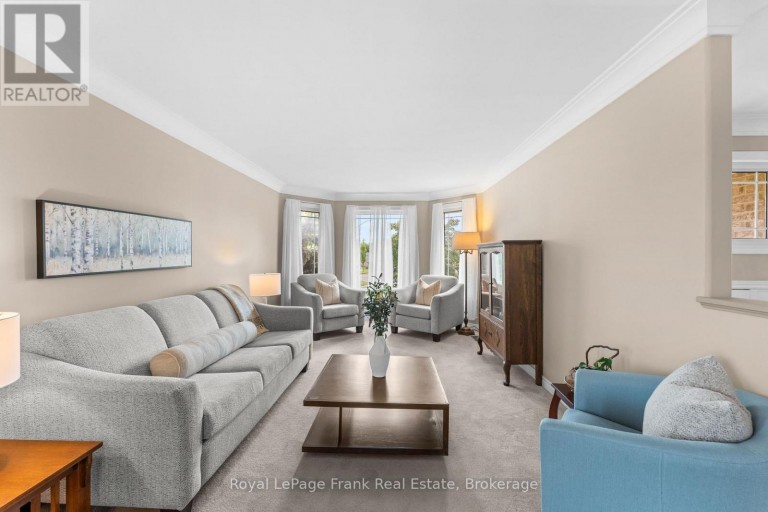 18 MATTHEWS COURT, Peterborough (Monaghan Ward 2), Ontario, K9K2S8