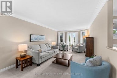 18 MATTHEWS COURT Peterborough (Monaghan Ward 2) Ontario photo 6