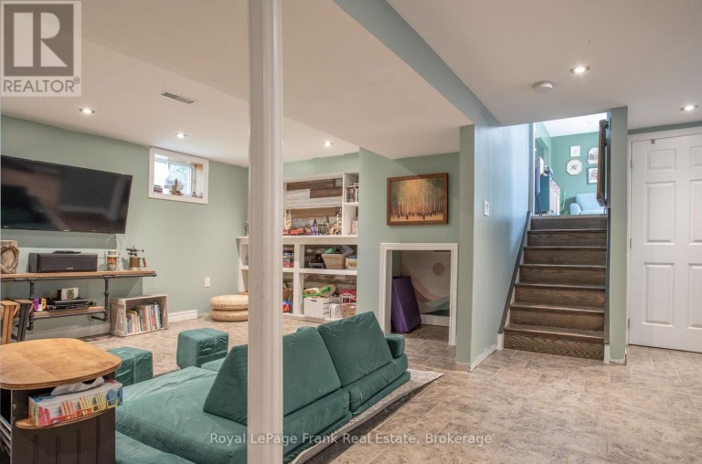 10 CHICKADEE COURT, Kawartha Lakes (Mariposa), Ontario, L9L1B6