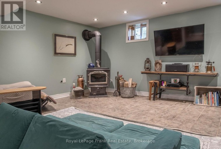 10 CHICKADEE COURT, Kawartha Lakes (Mariposa), Ontario, L9L1B6
