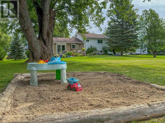 10 CHICKADEE COURT, Kawartha Lakes (Mariposa), Ontario, L9L1B6
