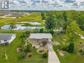 52 GILL ROAD Lambton Shores (Grand Bend) Ontario photo 2