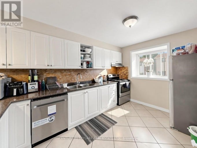 164 MOREGATE CRESCENT N, Brampton (Brampton North), Ontario, L6S3K9