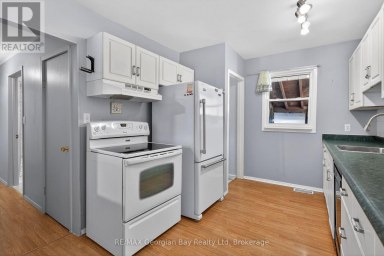 2407 RUMNEY ROAD Tay Ontario photo 3