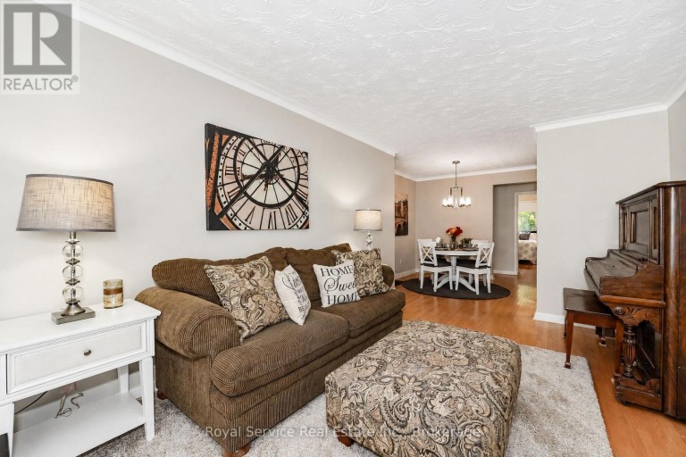 65 COMBERMERE DRIVE, Toronto (Parkwoods-Donalda), Ontario, M3A2W4