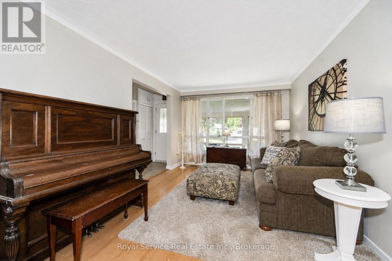 65 COMBERMERE DRIVE, Toronto (Parkwoods-Donalda), Ontario, M3A2W4