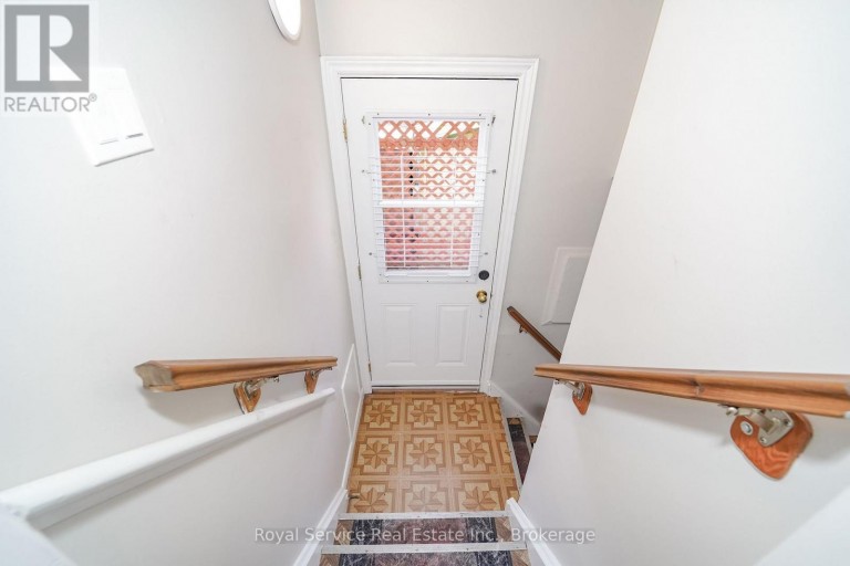 65 COMBERMERE DRIVE, Toronto (Parkwoods-Donalda), Ontario, M3A2W4