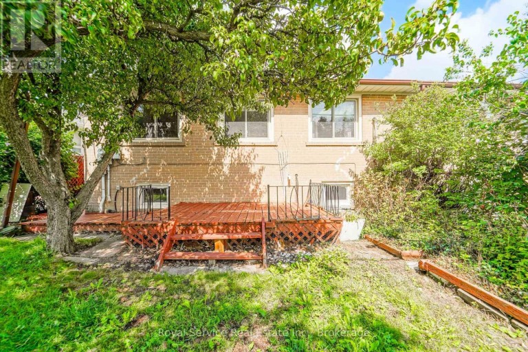 65 COMBERMERE DRIVE, Toronto (Parkwoods-Donalda), Ontario, M3A2W4