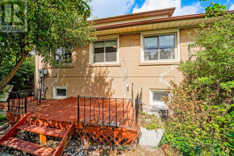 65 COMBERMERE DRIVE, Toronto (Parkwoods-Donalda), Ontario, M3A2W4