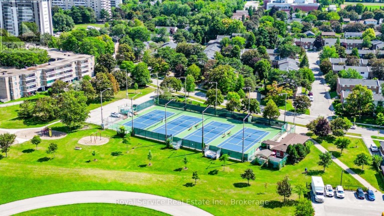 65 COMBERMERE DRIVE, Toronto (Parkwoods-Donalda), Ontario, M3A2W4