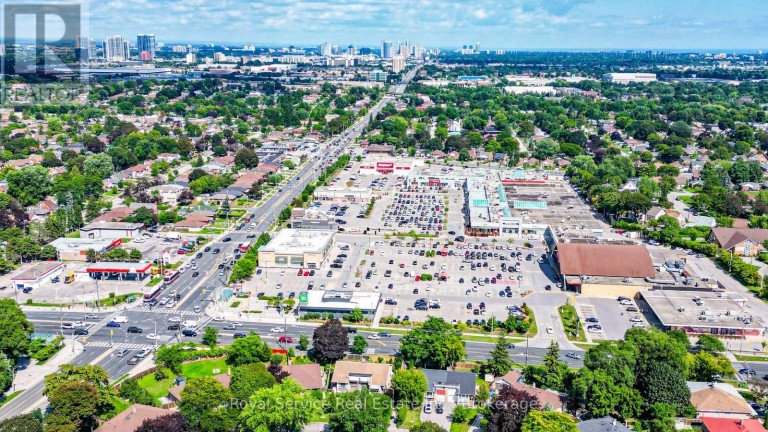 65 COMBERMERE DRIVE, Toronto (Parkwoods-Donalda), Ontario, M3A2W4