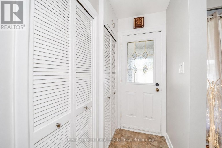 65 COMBERMERE DRIVE, Toronto (Parkwoods-Donalda), Ontario, M3A2W4