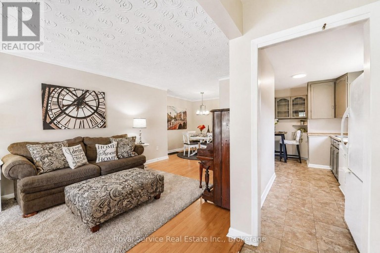 65 COMBERMERE DRIVE, Toronto (Parkwoods-Donalda), Ontario, M3A2W4