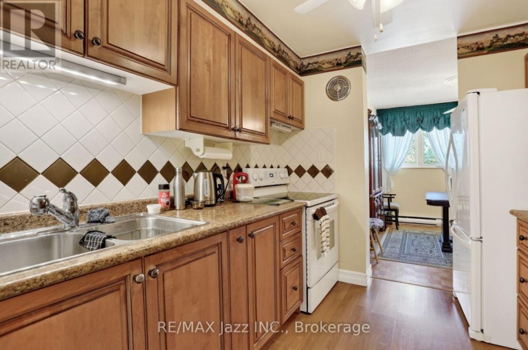 401 - 363 SIMCOE STREET N, Oshawa (O'Neill), Ontario, L1G4T2
