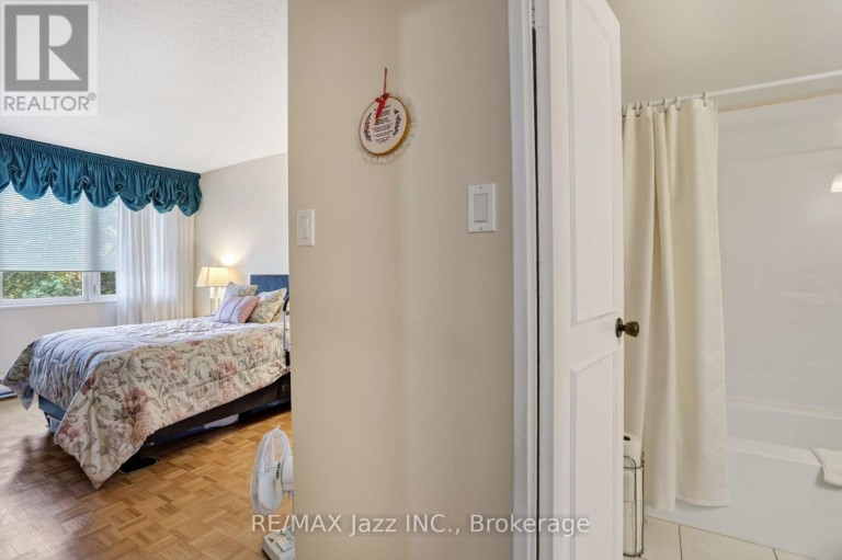401 - 363 SIMCOE STREET N, Oshawa (O'Neill), Ontario, L1G4T2