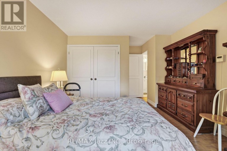401 - 363 SIMCOE STREET N, Oshawa (O'Neill), Ontario, L1G4T2