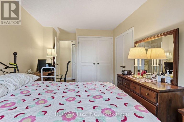 401 - 363 SIMCOE STREET N, Oshawa (O'Neill), Ontario, L1G4T2