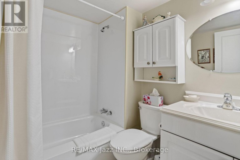 401 - 363 SIMCOE STREET N, Oshawa (O'Neill), Ontario, L1G4T2
