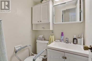401 - 363 SIMCOE STREET N Oshawa (O'Neill) Ontario photo 32