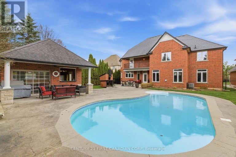 2 - 7222 CLAYTON WALK, London South (South V), Ontario, N6P1W1
