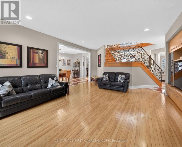 2 - 7222 CLAYTON WALK, London South (South V), Ontario, N6P1W1