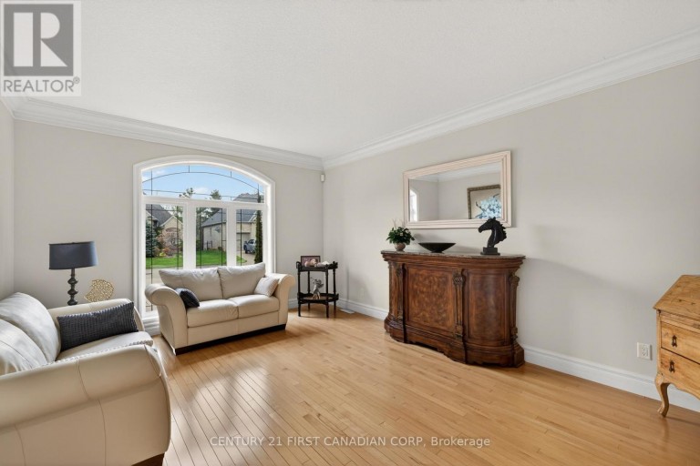 2 - 7222 CLAYTON WALK, London South (South V), Ontario, N6P1W1