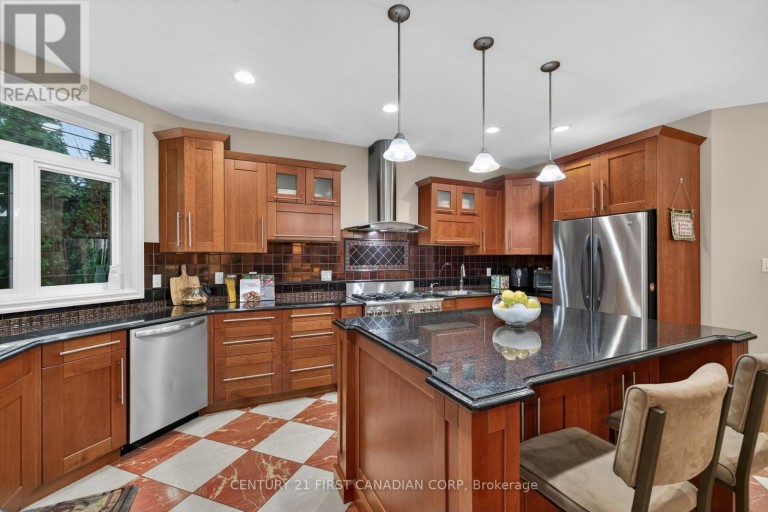 2 - 7222 CLAYTON WALK, London South (South V), Ontario, N6P1W1