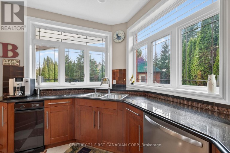 2 - 7222 CLAYTON WALK, London South (South V), Ontario, N6P1W1
