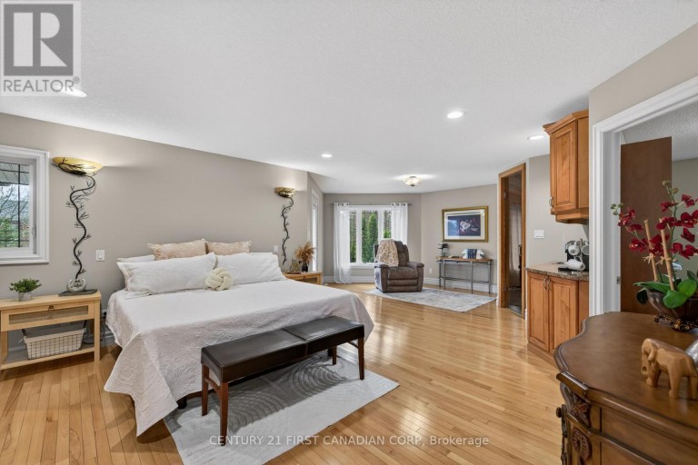 2 - 7222 CLAYTON WALK, London South (South V), Ontario, N6P1W1