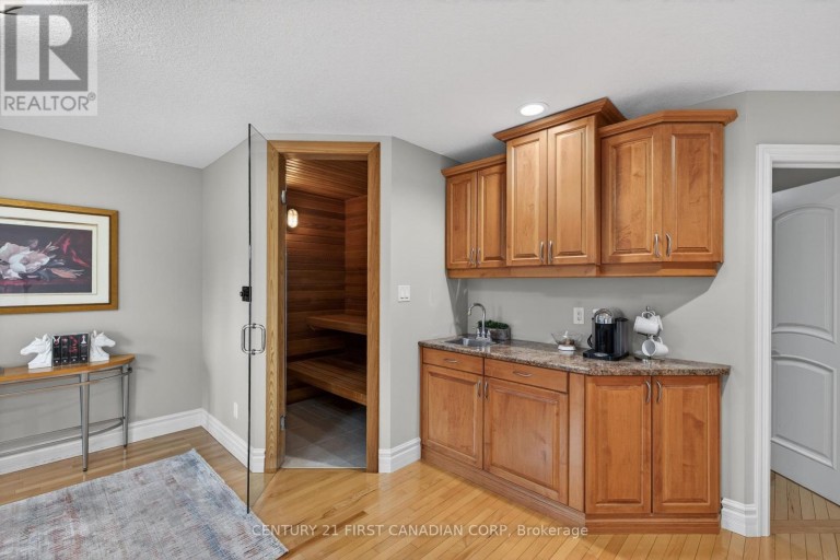 2 - 7222 CLAYTON WALK, London South (South V), Ontario, N6P1W1