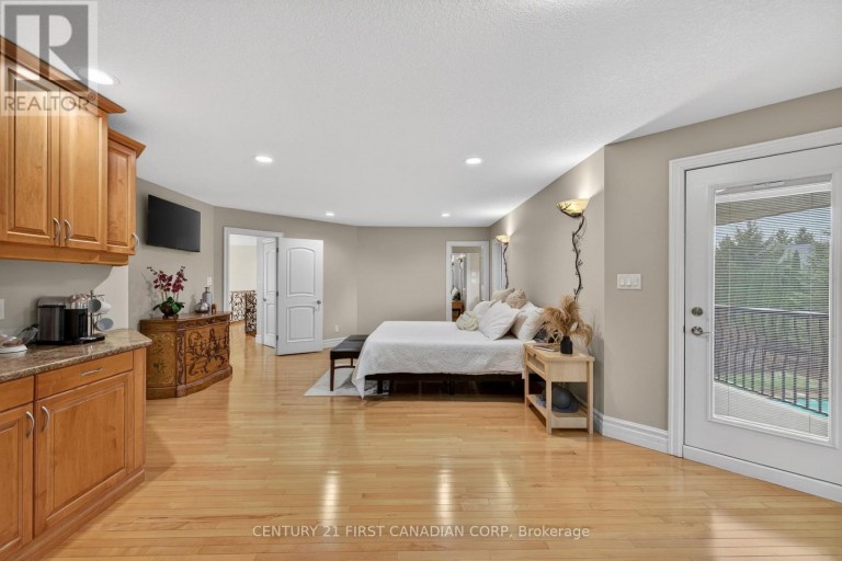 2 - 7222 CLAYTON WALK, London South (South V), Ontario, N6P1W1