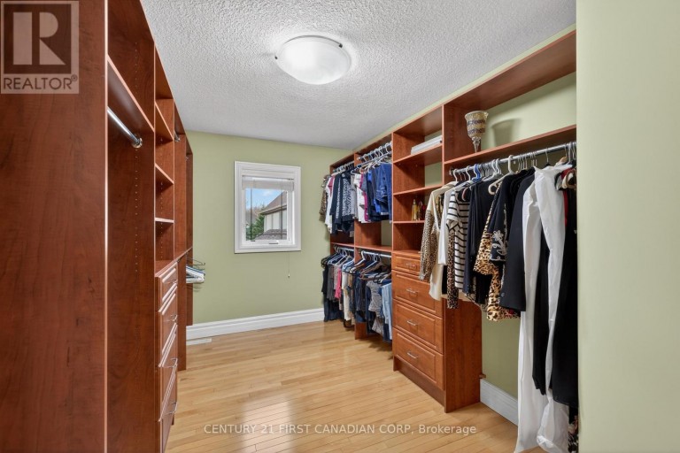 2 - 7222 CLAYTON WALK, London South (South V), Ontario, N6P1W1